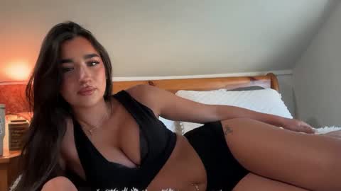 Snapshot of taylorxviolet chatting on June 2026 07:01:01 PM Tayy online show from June 2026 07:01:01 PM