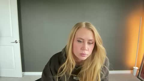 Snapshot of taylorxxxrae chatting on February 2026 12:26:02 AM Taylor Rae online show from February 2026 12:26:02 AM