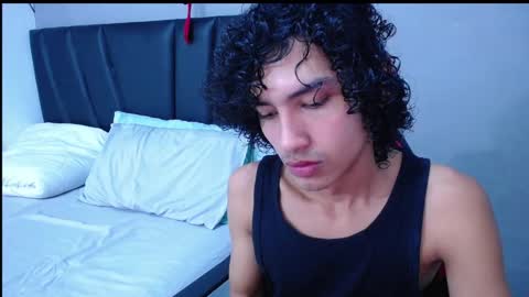 Tayron online show from November 2025 05:47:02 PM