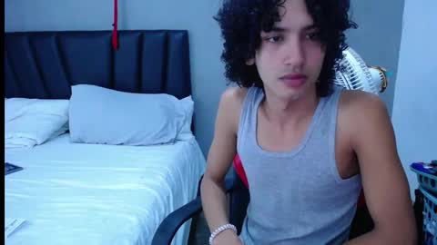 Tayron online show from November 2025 07:07:02 PM