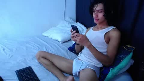 Tayron online show from December 2025 06:15:01 PM