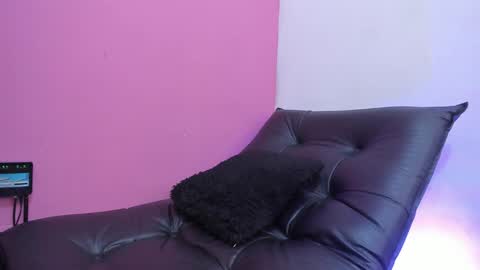 Snapshot of taysonysasha chatting on December 2024 09:17:01 PM ask for cum online show from December 2024 09:17:01 PM