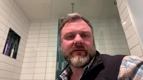 Snapshot of tbiz82 chatting on February 2025 01:43:01 AM Tbiz82 online show from February 2025 01:43:01 AM
