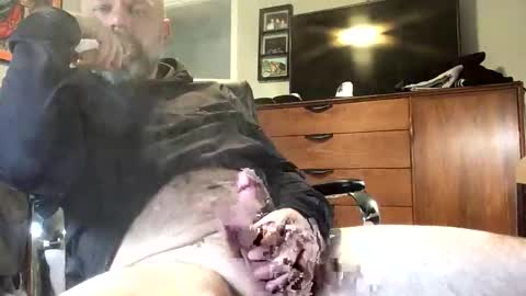 Snapshot of tbiz82 chatting on March 2026 10:39:01 PM Tbiz82 online show from March 2026 10:39:01 PM