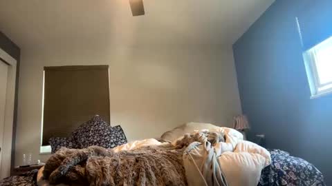 Snapshot of tbiz82 chatting on March 2026 04:32:02 PM Tbiz82 online show from March 2026 04:32:02 PM