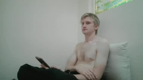 Snapshot of tcute0 chatting on April 2026 11:10:02 PM tcute0 online show from April 2026 11:10:02 PM