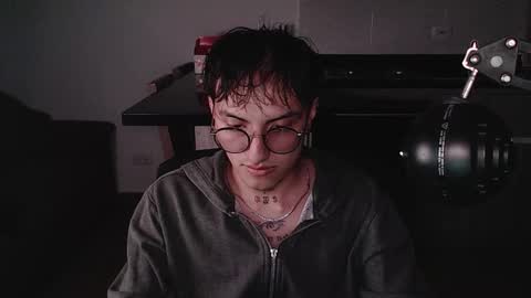 Snapshot of te0__0 chatting on March 2026 02:05:02 AM Teo independent model online show from March 2026 02:05:02 AM