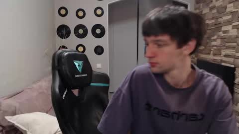 Snapshot of teddy_mode chatting on November 2025 01:48:02 AM Teddy online show from November 2025 01:48:02 AM