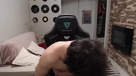 Snapshot of teddy_mode chatting on November 2025 09:58:01 PM Teddy online show from November 2025 09:58:01 PM