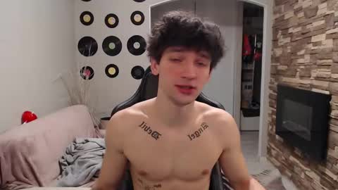 Snapshot of teddy_mode chatting on November 2025 01:16:01 AM Teddy online show from November 2025 01:16:01 AM