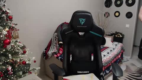 Snapshot of teddy_mode chatting on December 2025 03:57:01 AM Teddy online show from December 2025 03:57:01 AM