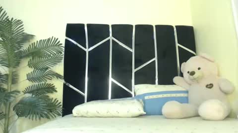 Snapshot of teelouh chatting on March 2026 04:06:02 PM Kittie online show from March 2026 04:06:02 PM