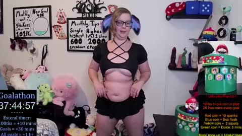 Snapshot of ten_tickle_pixie chatting on November 2025 11:16:02 PM Pixie and Tentacle Overlord online show from November 2025 11:16:02 PM