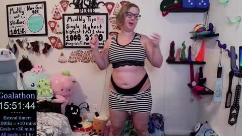 Snapshot of ten_tickle_pixie chatting on November 2025 11:14:01 PM Pixie and Tentacle Overlord online show from November 2025 11:14:01 PM