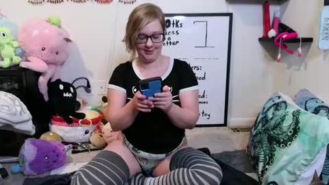 Snapshot of ten_tickle_pixie chatting on November 2025 11:17:01 PM Pixie and Tentacle Overlord online show from November 2025 11:17:01 PM