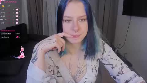 Snapshot of tender__kitty chatting on January 2026 09:51:02 PM Sue online show from January 2026 09:51:02 PM