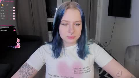 Snapshot of tender__kitty chatting on February 2026 07:06:01 PM Sue online show from February 2026 07:06:01 PM