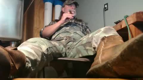 Snapshot of tennredneck chatting on March 2026 02:15:02 AM Tennredneck online show from March 2026 02:15:02 AM