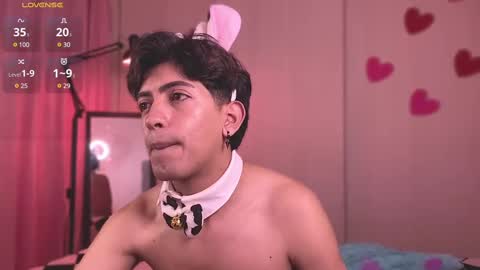 teo brown Independent model online show from March 2025 06:08:02 PM