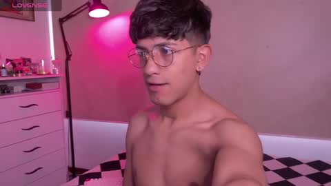 teo brown Independent model online show from October 2025 12:33:01 PM