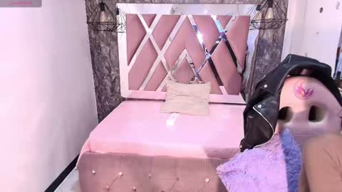 Terra Elowen online show from October 2025 11:30:01 AM