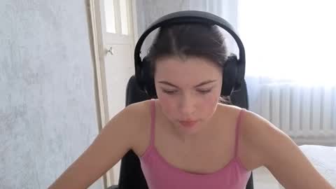 Snapshot of terranaufzinger chatting on October 2025 04:23:02 AM Anny Simpson online show from October 2025 04:23:02 AM