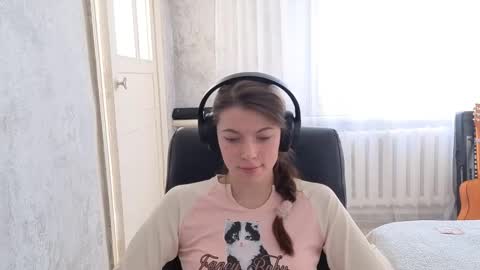 Snapshot of terranaufzinger chatting on November 2025 04:44:02 AM Anny Simpson online show from November 2025 04:44:02 AM