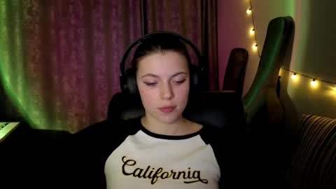 Anny Simpson online show from March 2026 06:03:01 PM