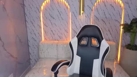 Snapshot of terry_tx chatting on October 2025 01:23:04 PM Online 800 to 1400 online show from October 2025 01:23:04 PM