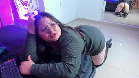 Snapshot of tessa_sinclaire chatting on September 2025 09:31:02 PM TERESA online show from September 2025 09:31:02 PM