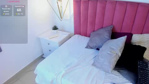 Snapshot of tessa_sinclaire chatting on October 2025 09:32:02 PM TERESA online show from October 2025 09:32:02 PM