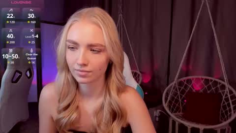 Snapshot of tessahamilton chatting on November 2025 09:19:02 AM TessaHamilton online show from November 2025 09:19:02 AM