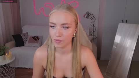 Snapshot of tessahamilton chatting on February 2026 07:51:02 AM TessaHamilton online show from February 2026 07:51:02 AM