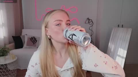 Snapshot of tessahamilton chatting on March 2026 09:48:02 AM TessaHamilton online show from March 2026 09:48:02 AM