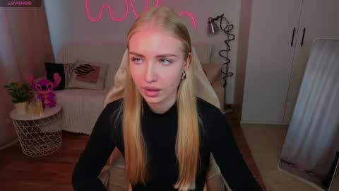 TessaHamilton online show from May 2026 12:35:02 PM