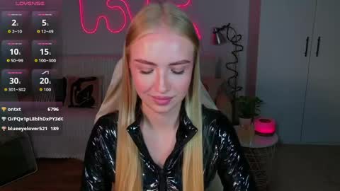 TessaHamilton online show from May 2026 06:09:01 PM