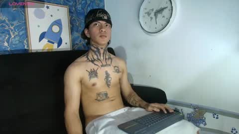 Snapshot of tessarion_black chatting on June 2026 05:19:02 AM Tessarion online show from June 2026 05:19:02 AM