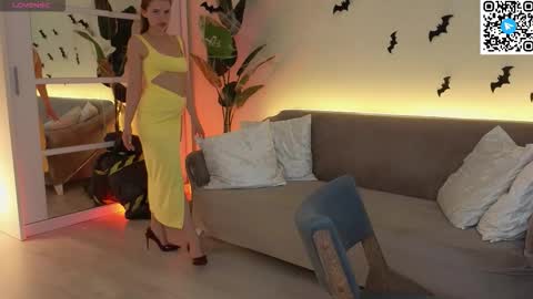 Snapshot of tesssahart chatting on November 2025 02:07:02 PM TessaHart online show from November 2025 02:07:02 PM