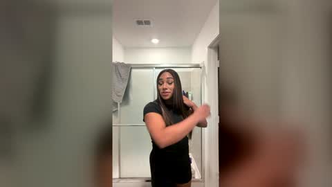 SELENE SANTOS online show from March 2026 07:17:01 PM