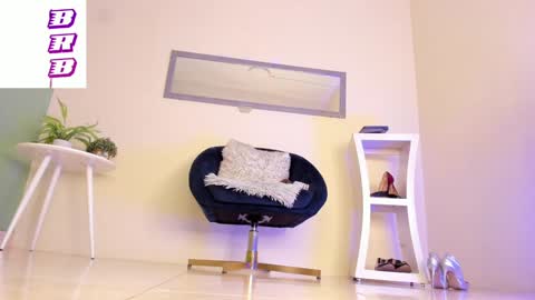 Snapshot of thais_dreams chatting on January 2025 03:23:01 PM Thais online show from January 2025 03:23:01 PM