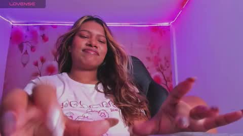 Snapshot of thais_waldrof chatting on February 2026 07:38:01 AM Andreina online show from February 2026 07:38:01 AM