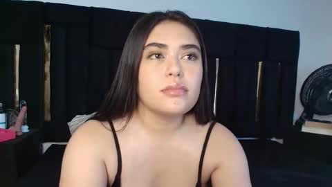 Snapshot of thaisadara24 chatting on November 2025 04:31:02 PM T H A I S online show from November 2025 04:31:02 PM