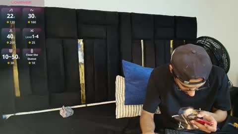 T H A I S  online show from November 2025 07:57:01 PM