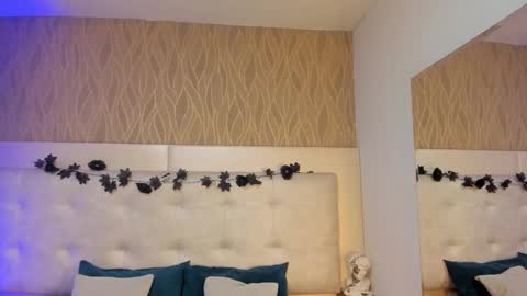 Snapshot of thaliawest chatting on December 2025 07:08:02 PM ThaliaWest online show from December 2025 07:08:02 PM