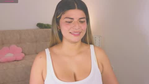 Snapshot of thamy_stark chatting on June 2026 05:46:01 PM Thamara online show from June 2026 05:46:01 PM