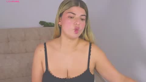 Snapshot of thamy_stark chatting on June 2026 05:01:02 PM Thamara online show from June 2026 05:01:02 PM