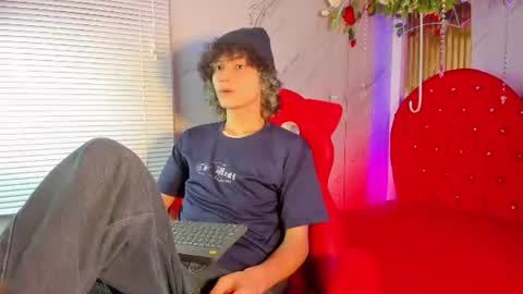 thanier_18 online show from June 2026 06:33:01 PM