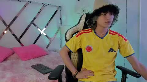 thanier_18 online show from June 2026 07:19:01 PM