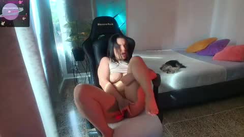 Paola online show from October 2025 07:51:01 PM