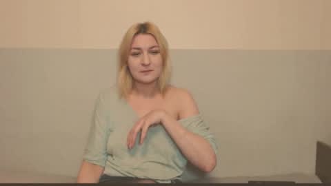Snapshot of the_basic_instinctt chatting on September 2025 10:25:01 PM Eva online show from September 2025 10:25:01 PM